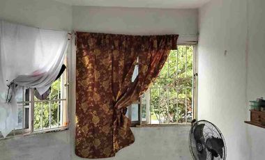 Amplia casa sobre avenida principal