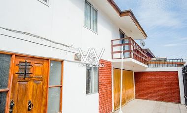 SE VENDE HERMOSA CASA EN SECTOR SUR DE LA CIUDAD.