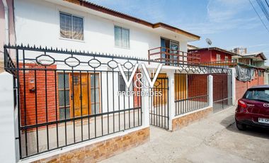 SE VENDE HERMOSA CASA EN SECTOR SUR DE LA CIUDAD.