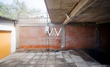 SE VENDE HERMOSA CASA EN SECTOR SUR DE LA CIUDAD.