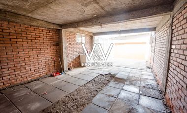 SE VENDE HERMOSA CASA EN SECTOR SUR DE LA CIUDAD.