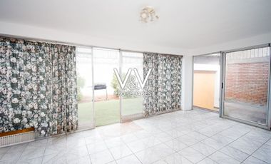 SE VENDE HERMOSA CASA EN SECTOR SUR DE LA CIUDAD.