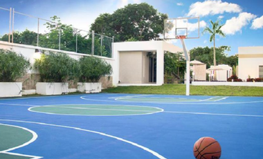 HERMOSA CASA CON ALBERCA Y SEGURIDAD 24/7