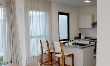 HERMOSA CASA CON ALBERCA Y SEGURIDAD 24/7