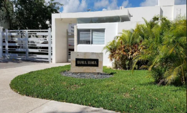 HERMOSA CASA CON ALBERCA Y SEGURIDAD 24/7