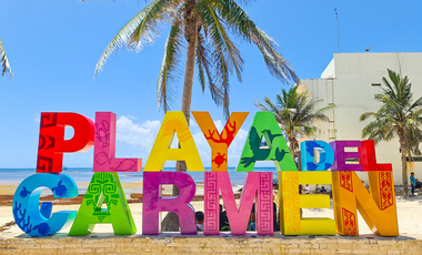 HERMOSA CASA CON ALBERCA Y SEGURIDAD 24/7