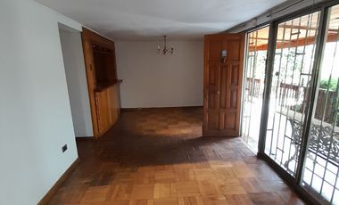 GRAN CASA, SECTOR TRANQUILO, 4 DORMITORIOS, 2 BAÑOS, ENTRADA 3 VEHICULOS