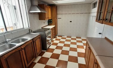 GRAN CASA, SECTOR TRANQUILO, 4 DORMITORIOS, 2 BAÑOS, ENTRADA 3 VEHICULOS