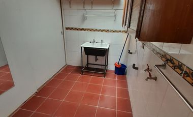 GRAN CASA, SECTOR TRANQUILO, 4 DORMITORIOS, 2 BAÑOS, ENTRADA 3 VEHICULOS