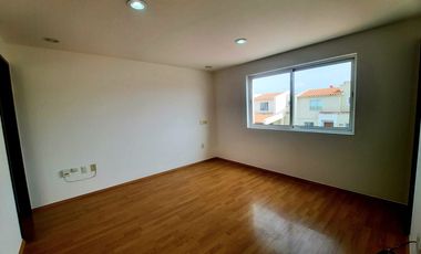 CASA EN RENTA EN VILLAS DEL CASTALO 1, METEPEC.