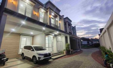 DIJUAL Rumah 2 Lantai Mewah Murah dekat Tol Bambu Apus 2