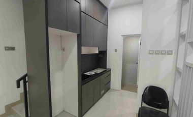 DIJUAL Rumah 2 Lantai Mewah Murah dekat Tol Bambu Apus 2