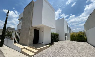 RENTA CASA EN ESQUINA EN PRIVADA DA VINCI DENTRO DE CUMBRES DEL LAGO QUERETARO