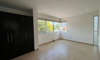 RENTA CASA EN ESQUINA EN PRIVADA DA VINCI DENTRO DE CUMBRES DEL LAGO QUERETARO