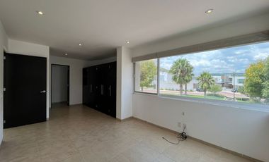 RENTA CASA EN ESQUINA EN PRIVADA DA VINCI DENTRO DE CUMBRES DEL LAGO QUERETARO