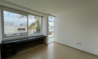 RENTA CASA EN ESQUINA EN PRIVADA DA VINCI DENTRO DE CUMBRES DEL LAGO QUERETARO