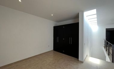 RENTA CASA EN ESQUINA EN PRIVADA DA VINCI DENTRO DE CUMBRES DEL LAGO QUERETARO