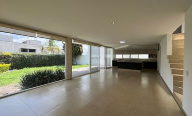 RENTA CASA EN ESQUINA EN PRIVADA DA VINCI DENTRO DE CUMBRES DEL LAGO QUERETARO