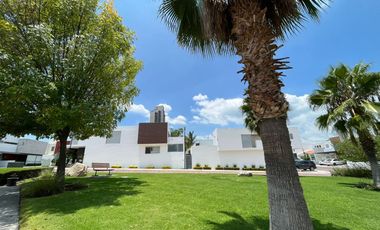 RENTA CASA EN ESQUINA EN PRIVADA DA VINCI DENTRO DE CUMBRES DEL LAGO QUERETARO