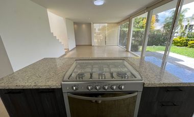 RENTA CASA EN ESQUINA EN PRIVADA DA VINCI DENTRO DE CUMBRES DEL LAGO QUERETARO