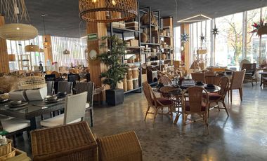 Local comercial en Jardines del Pedregal, Periférico y Blvd. de la Luz