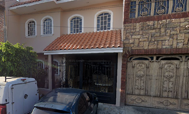 BELLA PROPIEDAD  EN SAHUAYO MICHOACAN