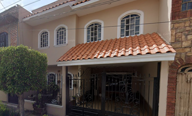 BELLA PROPIEDAD  EN SAHUAYO MICHOACAN