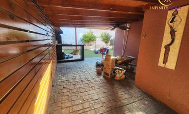 Amplia Casa con Piscina Arriendo Alto El Manzano Til Til