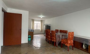 Vivienda de 2 Pisos con Patio y Cochera en Las Flores