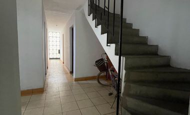 Vivienda de 2 Pisos con Patio y Cochera en Las Flores