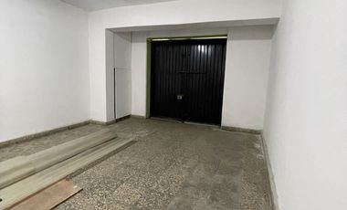 Vivienda de 2 Pisos con Patio y Cochera en Las Flores