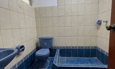 Vivienda de 2 Pisos con Patio y Cochera en Las Flores