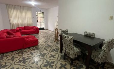 Vivienda de 2 Pisos con Patio y Cochera en Las Flores