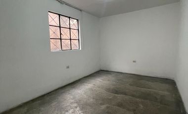 Vivienda de 2 Pisos con Patio y Cochera en Las Flores