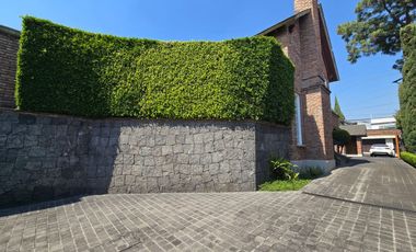 VENDO CASA EN CONDOMINIO DE SOLO 2 CASAS ESTILO INGLÉS, EN CALLE LLANURA, JARDINES DEL PEDREGAL