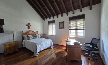 VENDO CASA EN CONDOMINIO DE SOLO 2 CASAS ESTILO INGLÉS, EN CALLE LLANURA, JARDINES DEL PEDREGAL