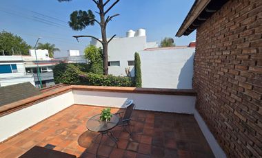 VENDO CASA EN CONDOMINIO DE SOLO 2 CASAS ESTILO INGLÉS, EN CALLE LLANURA, JARDINES DEL PEDREGAL