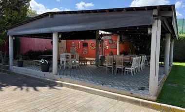 PRECIOSA CASA EN VENTA CON MUCHO JARDIN en Cacalomacan