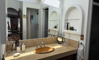 PRECIOSA CASA EN VENTA CON MUCHO JARDIN en Cacalomacan