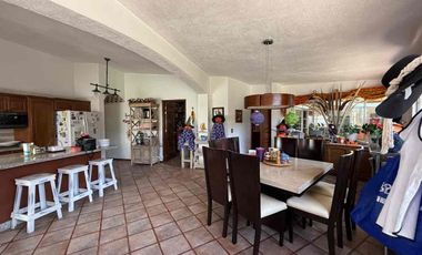 PRECIOSA CASA EN VENTA CON MUCHO JARDIN en Cacalomacan