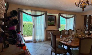 PRECIOSA CASA EN VENTA CON MUCHO JARDIN en Cacalomacan