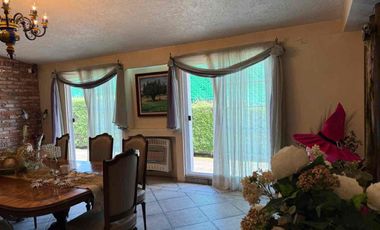 PRECIOSA CASA EN VENTA CON MUCHO JARDIN en Cacalomacan