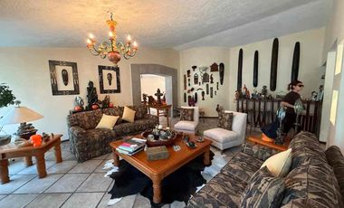 PRECIOSA CASA EN VENTA CON MUCHO JARDIN en Cacalomacan