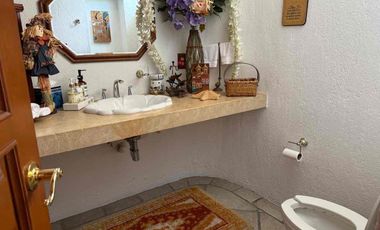 PRECIOSA CASA EN VENTA CON MUCHO JARDIN en Cacalomacan