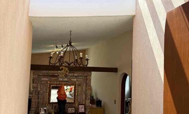 PRECIOSA CASA EN VENTA CON MUCHO JARDIN en Cacalomacan