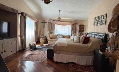 PRECIOSA CASA EN VENTA CON MUCHO JARDIN en Cacalomacan