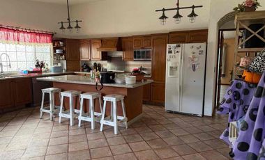 PRECIOSA CASA EN VENTA CON MUCHO JARDIN en Cacalomacan