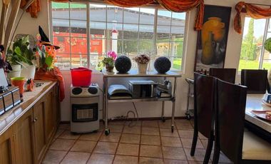 PRECIOSA CASA EN VENTA CON MUCHO JARDIN en Cacalomacan