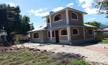 Casa en arriendo, renta, alquiler sector Tumbaco- El arenal