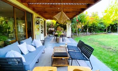 VENTA CASA PROVENZAL EN PIEDRA ROJA, 4D + PIEZA SERVICIO + TERRAZA TECHADA + PISCINA, ¡A PASOS DEL COLEGIO SAN JOSÉ Y VERBO DIVINO!